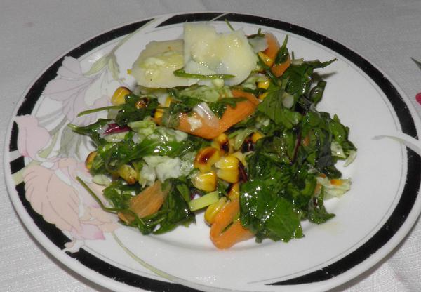 Πολύχρωμη σαλάτα με άρωμα λουίζας