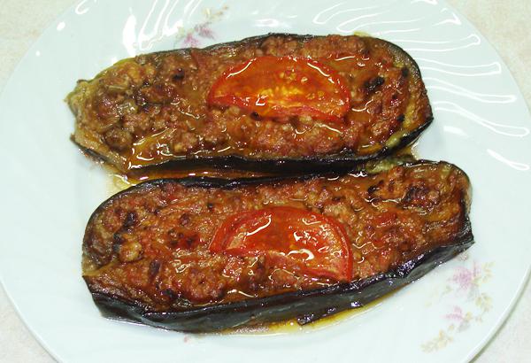 Greek papoutsakia (Stuffed eggplants)