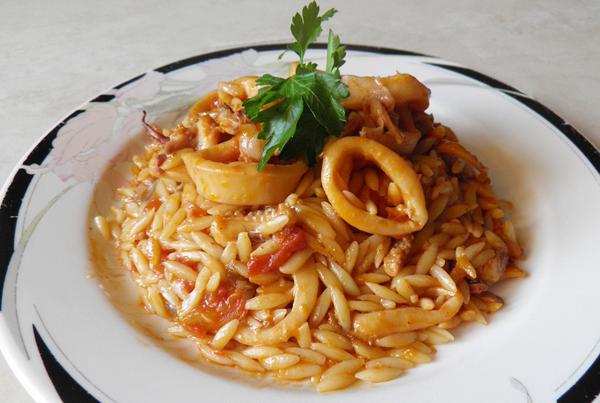 Greek giouvetsi with squids (Squids with orzo pasta)