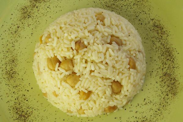 Ρεβύθια με ρύζι (Nohutlu pilav)