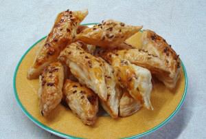Aniseed puff pastry rolls