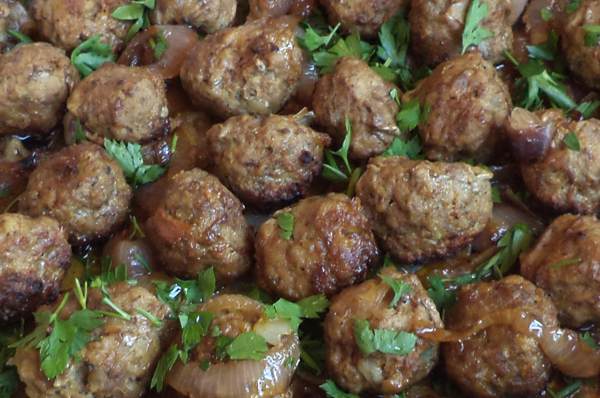 Baked meatballs with onions